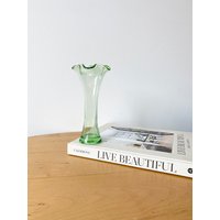 Vintage Gekräuselte Glasvase, Grüne Kleine Vase von MissVintageBox