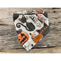 Hundehalstuch, Halloween Katzen Und Kürbisse, Bandana Personalisierte Leder Tag Bindung Hund Hundehalstuch Boho Unisex von MurphyandMax