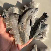 Delfin Quarz Kristall Skulptur Handschnitzerei Natur Ornament Wohndeko von NEWMOONCRYSTALLTD