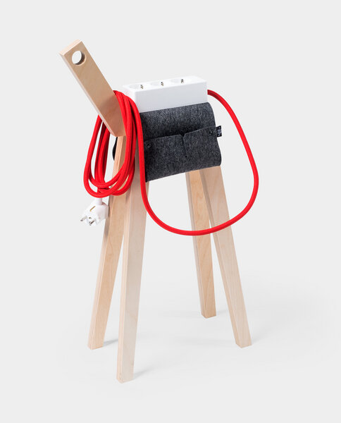NJUSTUDIO Stromer Strompferd – flexibler Stromspender auf Beinen von NJUSTUDIO