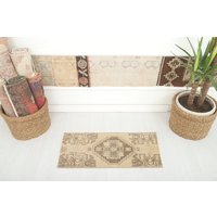 Alter Kleiner Teppich, 1x3 Fußteppich, Badematte, Wollteppich, Alter Oushak 11757 von NeutralRugs