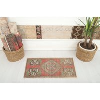 Alter Kleiner Teppich, 70x30 cm, Alter Wollteppich, Badematte, Vintage 11715 von NeutralRugs