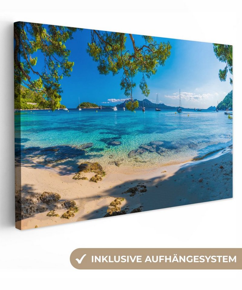 OneMillionCanvasses® Leinwandbild Strand - Meer - Boot - Mallorca, (1 St), Leinwand Bilder groß für Wohnzimmer 140x90 cm von Onemillioncanvasses
