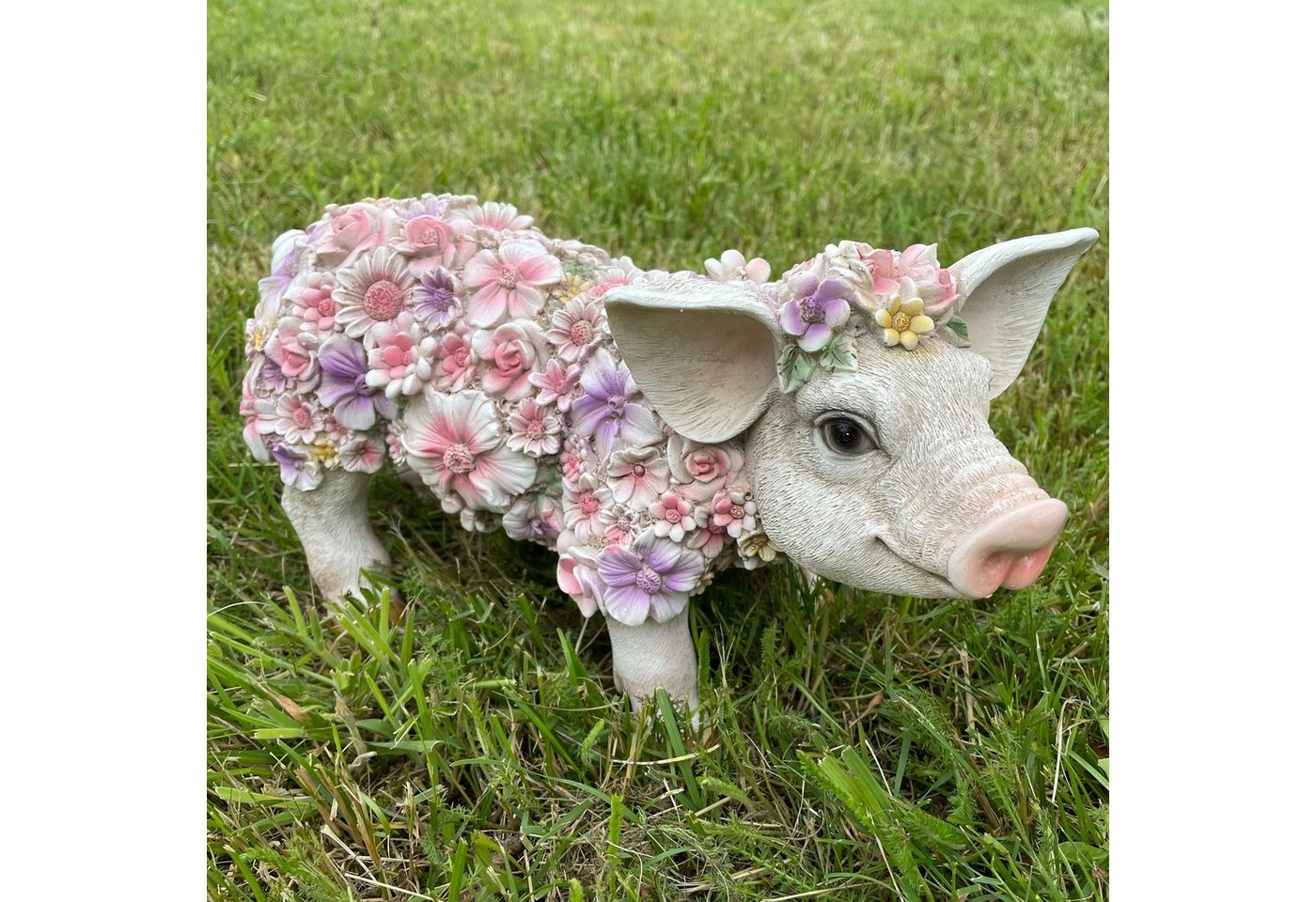 Online-Fuchs Gartenfigur süßes STEHENDES Schwein mit Blumenkleid verziert Ferkel Tiere groß, Maße 34 cm lang, 14 cm breit und 18 cm hoch, Balkon, Terrasse Online-Fuchs Gartenfigur süßes STEHENDES Schwein mit Blumenkleid verziert Ferkel Tiere groß, Maße 34 cm lang, 14 cm breit und 18 cm hoch, Balkon, Terrasse von Online-Fuchs