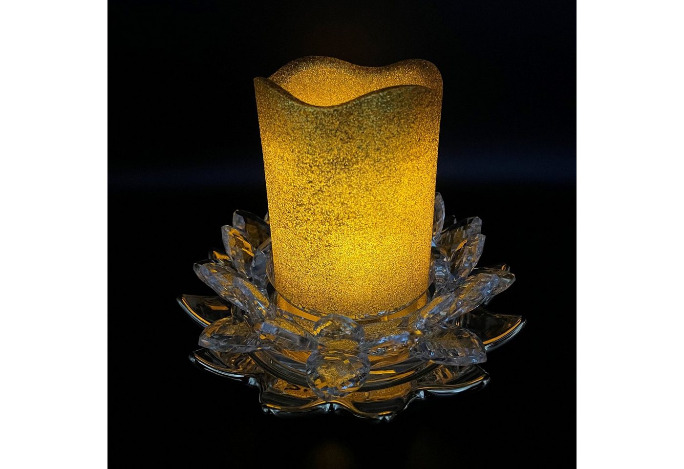 Online-Fuchs Kerzenständer als Lotusblüte aus Glas mit LED Kerze inkl. Timer GOLD 543, Maße: 8 x 17 cm Kerze: 10 x 7,5 cm Glitzerkerze inkl. 6 Stunden Timer von Online-Fuchs