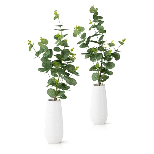 PASCH® 2er Set Eukalyptus künstlich in weißen Keramikvasen (45cm): Realistische künstliche Zweige Deko | Dekozweige | Kunstblumen im Topf | Künstliche Blumen im Topf: Eukalyptus Deko | Eucalyptus von PASCH