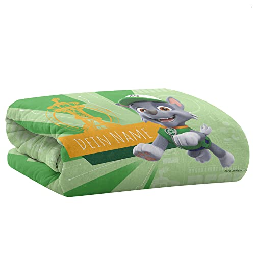 PICANOVA – PAW Patrol Rocky Decke mit Name 100x70cm – Personalisierte Kuscheldecke für Kinder – Premiumqualität Fleecedecke 510g/qm – Unschlagbar Weich Und Gemütlich Schmusedecke von PICANOVA