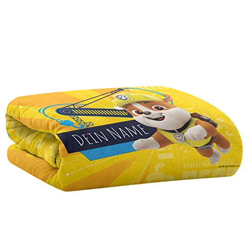 PICANOVA – PAW Patrol Rubble Decke mit Name 100x70cm – Personalisierte Kuscheldecke für Kinder – Premiumqualität Fleecedecke 510g/qm – Unschlagbar Weich Und Gemütlich Schmusedecke von PICANOVA