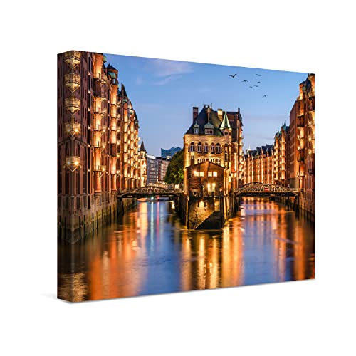 PICANOVA – Premium Leinwanddruck – Leinwandbild Hamburg Speicherstadt Panorama 40x30cm – Kunstdruck Auf 2cm Holz-Keilrahmen Für Schlaf- Und Wohnzimmer – Kollektion Deutschland von PICANOVA