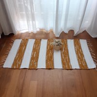 Kleiner Weißer Und Gelber Teppich/Aus Baumwolle Für Schlafzimmer Badteppich Fürs Bett Handgewebter von PadaWorks