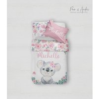 Koala Bettwäsche, Koala-Bettwäsche-Set, Blumenkinderbettwäsche, Safari-Kinderzimmer, Koala-Bettwäscheset, Personalisierte Bettwäsche von PamAndAnder