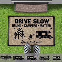 Drive Slow Drunk Campers Matter Fußmatte, Camping-Geschenk, Wohnmobil, Traktor, Wohnmobil von Pawsonalize