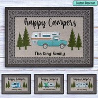 Happy Campers Personalisierte Camping-Fußmatte, Camping-Willkommensmatte, Individuelle Fußmatte, Camper-Dekor, Camper-Fußmatte von Pawsonalize
