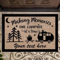 Personalisierte Fußmatte, Die Erinnerungen An Einen Campingplatz Nach Der Anderen Weckt, Camper-Geschenk, Willkommensmatte von Pawsonalize