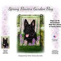 Schäferhund Black Spring Design | Kann Mit Haustier Oder Familiennamen Personalisieren Gartenflagge von PegasusPetsCo