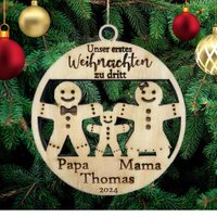 Personalisierte Unser Erstes Weihnachten Zu Dritt Holzdekoration Benutzerdefinierte Weihnachtsdekoration Familiennamen First Christmas Hanging von PetJos