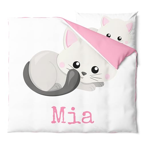 Pictogogo Personalisierte Kinderbettwäsche Set mit Katzen - Baby Bettwäsche Mit Namen - Wählbare Unterfarbe - Babybett Komplett Set - 1 Bettbezug & 1 Kissenbezug (80 x 80 cm, Weiß 2) von Pictogogo