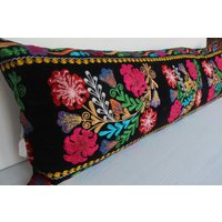 16x52 Besticktes Bettkissen, Ethno Suzani Kissen, Lumbar Boho Long Pillow/P-3806 von Pillow2Go