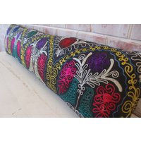 Suzani Lumbar Kissen, Ethno Kissenbezug, Bestickte Kissenhülle, Vintage Kissen/P-2423 12x 52 Inch von Pillow2Go