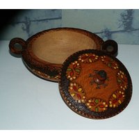 Gebrannte Holzkiste Vintage/Russland Runde Design Kiste/Bemalte Box Mit Griffen/Holzkiste Deckel von PorteDuSoleil