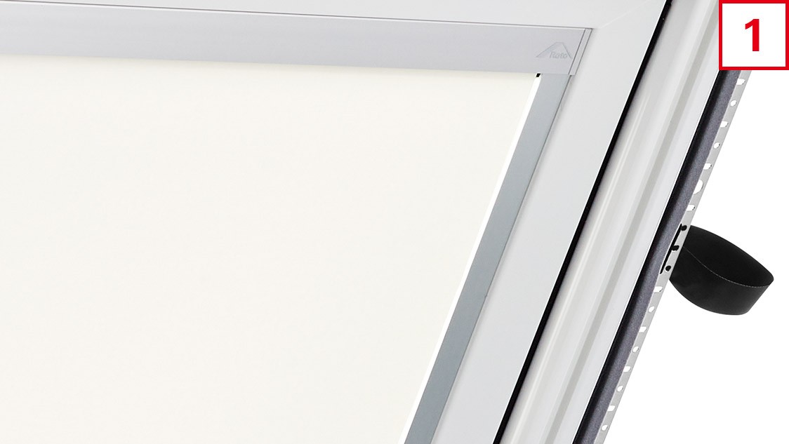 ROTO-Innenrollo Exclusiv für Fenstergröße 065/118 oder 06/11 "Baureihe R8_K 1-R06 dunkelgrau" ROTO-Innenrollo Exclusiv für Fenstergröße 065/118 oder 06/11 "Baureihe R8_K 1-R06 dunkelgrau" von ROTO