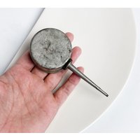 Antiker Mentalöler Aus Zinn, Klein, Miniaturöldose. Silberfarbenes Zinnmetall, Originale Dunkle Patina von RetroBode