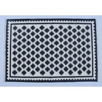 Off White & Black Baumwolle Handgefertigt Modern Star Muster Teppich - Flach Weben Und Handgewebt Kilim Teppich von SahjadCarpets