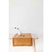 Bernsteinfarbener Leinen Tischläufer, Natur Stonewashed Weicher Tischdekoration von SandSnowLinen