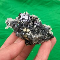 Seltener Nadelquarz Auf Glänzendem Galena Und Pyrit Aus Krushev Dol Mine, Madan, Bulgarien, Naturkristall, Natürliches Mineral, Stein, N6848 von SarahCornerM