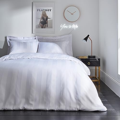 Playboy Bedding Bettwäscheset mit Kissenbezügen, weich, Satin, gestreift, Kingsize-Bett, Weiß von Sassy B