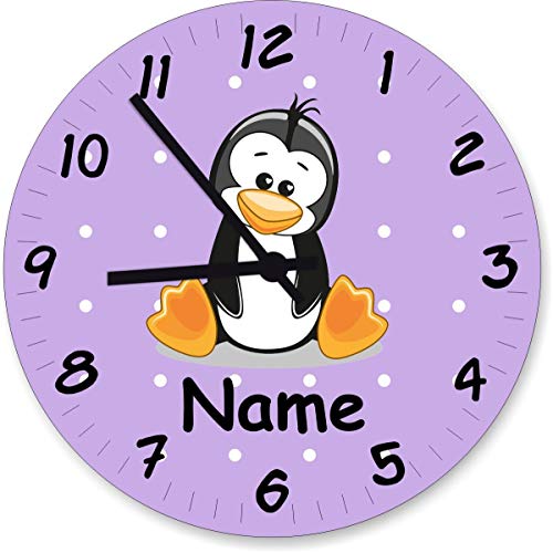 ShirtInStyle Wanduhr Kinderzimmer Wanduhr Pinguin mit Wunschnamen Geschenk Uhr Kinder Handmade, 20cm, Pastelllila von ShirtInStyle