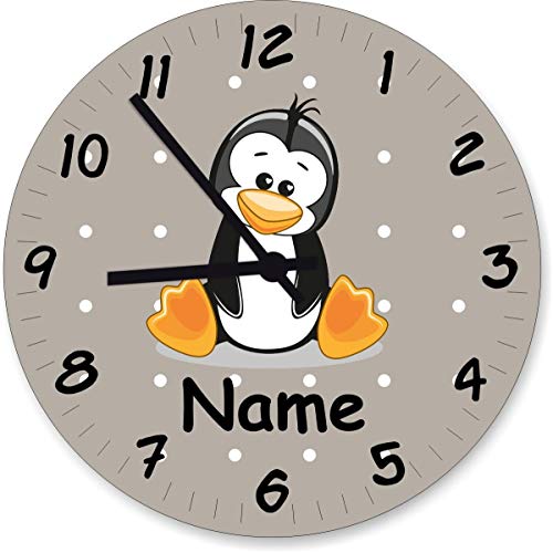 ShirtInStyle Wanduhr Kinderzimmer Wanduhr Pinguin mit Wunschnamen Geschenk Uhr Kinder Handmade, 20cm, Pastellbeige von ShirtInStyle