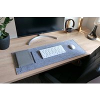 Filz Schreibtischmatte Hellgrau Home Office Natur Wolle Schreibtischunterlage Keyboard Matte Rutschfest Designer Schreibtisch Pad Geschenk Für Ihn von SolitaryDeer