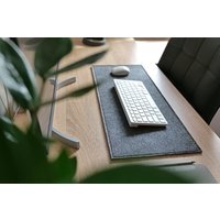 Filz Und Kork Schreibtischmatte Grau Personalisiert Home Office Natur Wolle Unterlage Rutschfest Designer Tastaturmatte von SolitaryDeer