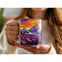 Mountain Majesty Glasmalerei-Tasse Von Der Natur Inspirierte Outdoor-Design Aquarell Bergszene Perfektes Papa Geschenk Naturliebhaber Glaskunst von StainedGlassGlow