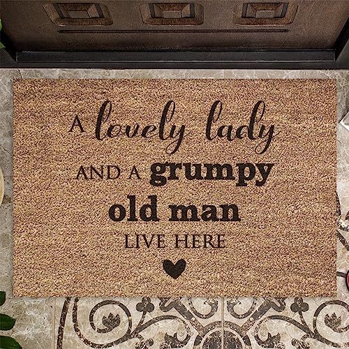 Fußmatte mit Aufschrift "Lovely Lady and Grumpy Old Man", für den Innenbereich, Geschenk für den Innenbereich, Geschenk, rutschfest, 50 x 80 cm von Strunt