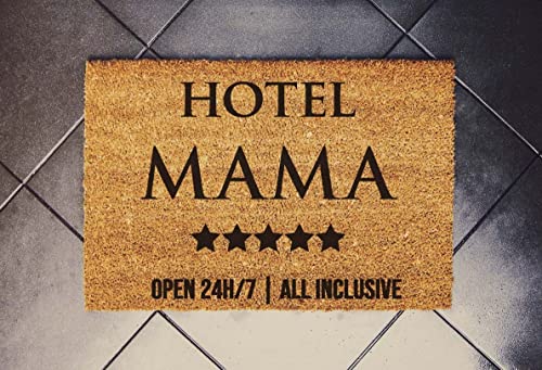 Strunt Fußmatte für die Haustür, Hotel Mama, lustige Fußmatte, Flanell-Bodenmatte mit rutschfester Fußmatte, Hochzeitsdekoration, Geschenk, 50 x 80 cm von Strunt