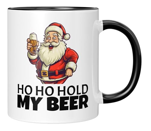 TassenTicker - ho ho hold my beer - Geschenk für Männer zu Weihnachten - Tasse Papa - zum Wichteln - Keramik - Kaffeetasse - 330ml - Bier Tasse - schwarz von TassenTicker