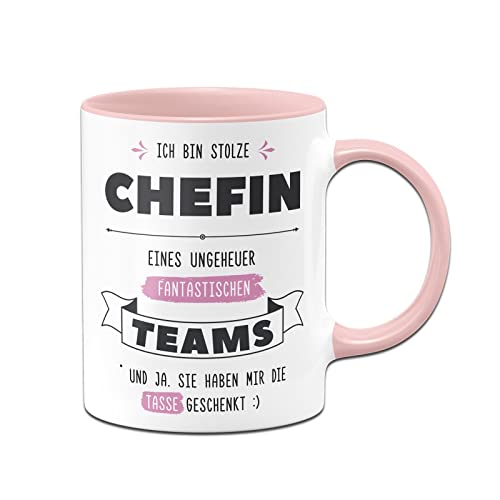 Tassenbrennerei Tasse mit Spruch - Stolze Chefin eines fantastischen Teams und ja sie haben mir die Tasse geschenkt - Kaffeetasse lustig als Geschenk (Rosa) von Tassenbrennerei