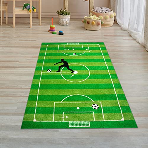 Traum Kinderteppich Spielteppich Kinderzimmerteppich Fußballteppich in Grün, Größe 80x150 cm von Teppich-Traum