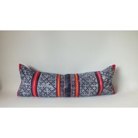 Batik Blau Kissen Hmong Nackenrolle Vintage Handbedruckter Stoff Dekorativer Akzent Boden Sofa Wohnzimmer Streukissen von ThaiCushionshop