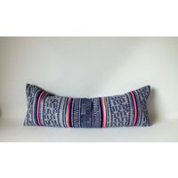 Batik Blau Kissen Hmong Nackenrolle Vintage Handbedruckter Stoff Dekorativer Akzent Boden Sofa Wohnzimmer Streukissen von ThaiCushionshop