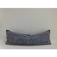 Batik Blau Sofa Nackenrolle Hmong Kissen Vintage Handbedruckter Stoff Dekorativer Akzent Boden Wohnzimmer Dekokissen von ThaiCushionshop