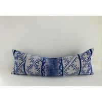 Batik Blau Sofa Nackenrolle Hmong Kissen Vintage Handbedruckter Stoff Dekorativer Akzent Boden Wohnzimmer Dekokissen von ThaiCushionshop