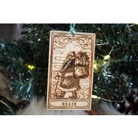 Personalisierte Tarot Karte Weihnachtsverzierung Holz Benutzerdefinierte Christbaumkugel Lasergravur Rustikale Name Dekoration Kartenleser Weissagung von TheDribblyYak