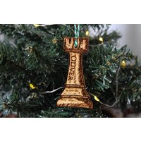 Personalisiertes Schachstück Weihnachten Ornament Brettspiel Holz Custom Bauble Laser Graviert Rustikaler Holzname Personalisiert Dekoration Irisch von TheDribblyYak