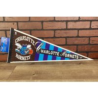 1990's Charlotte Hornets Große Vintage Wimpelkette von TheSportsAlternative