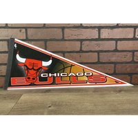 1990's Chicago Bulls Große Neon Vintage Wimpelkette von TheSportsAlternative