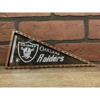 Gerahmte 1960's Oakland Raiders Nfl Vintage Mini Wimpel von TheSportsAlternative