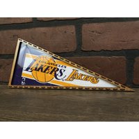 Gerahmte 1990Er Jahre Los Angeles Lakers Nba Vintage Mini Wimpel von TheSportsAlternative